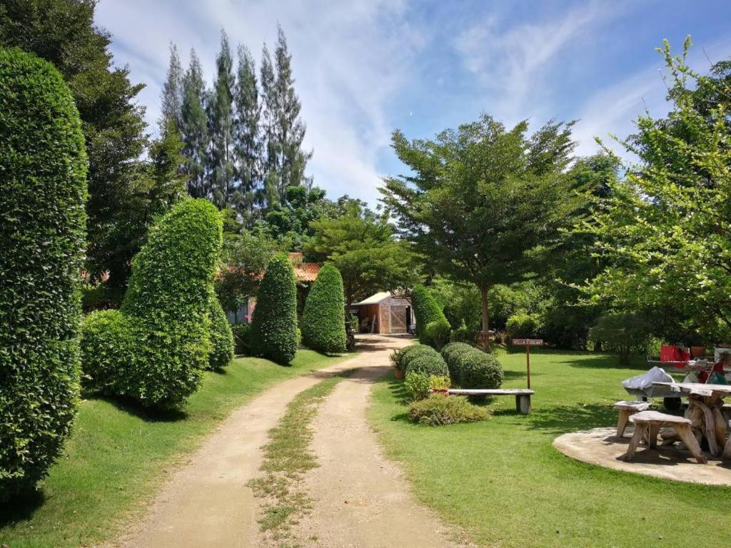 Villa Tuscany Country Resort Suan Phueng Bagian luar foto
