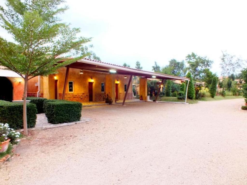 Villa Tuscany Country Resort Suan Phueng Bagian luar foto
