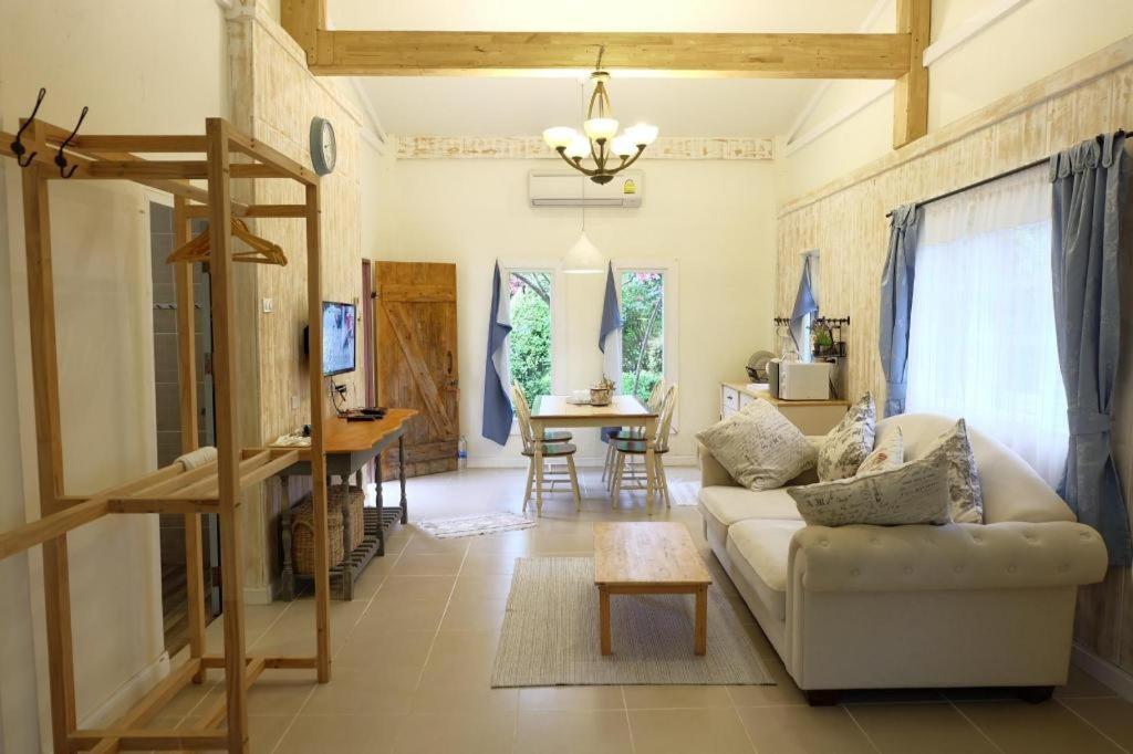 Villa Tuscany Country Resort Suan Phueng Bagian luar foto