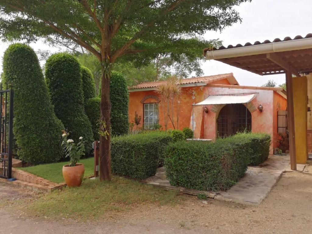 Villa Tuscany Country Resort Suan Phueng Bagian luar foto