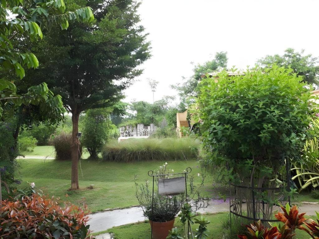 Villa Tuscany Country Resort Suan Phueng Bagian luar foto