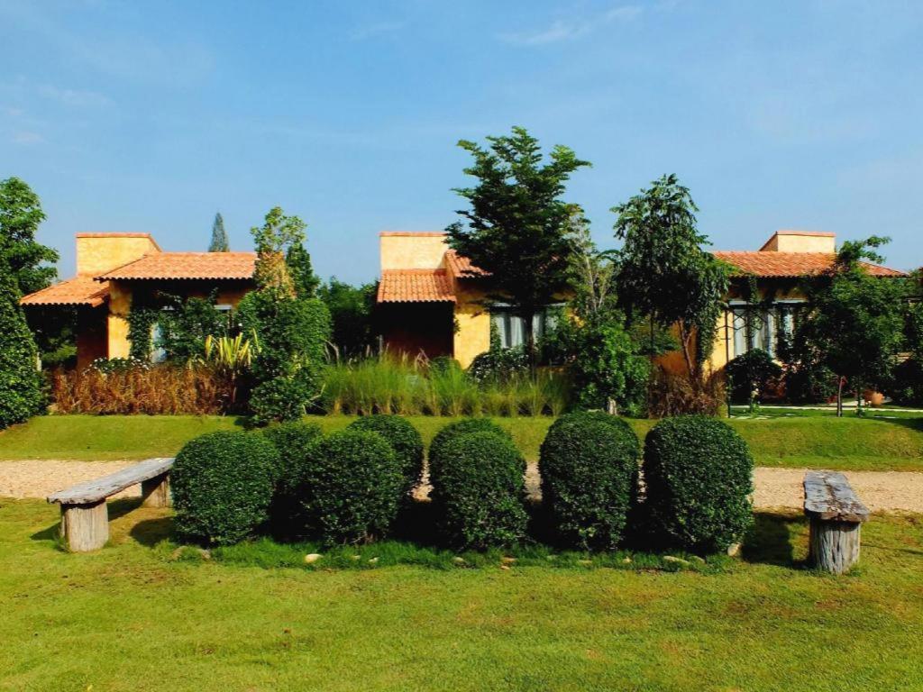 Villa Tuscany Country Resort Suan Phueng Bagian luar foto