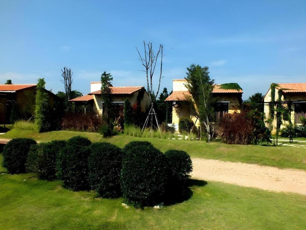 Villa Tuscany Country Resort Suan Phueng Bagian luar foto