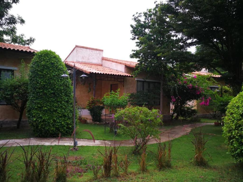 Villa Tuscany Country Resort Suan Phueng Bagian luar foto